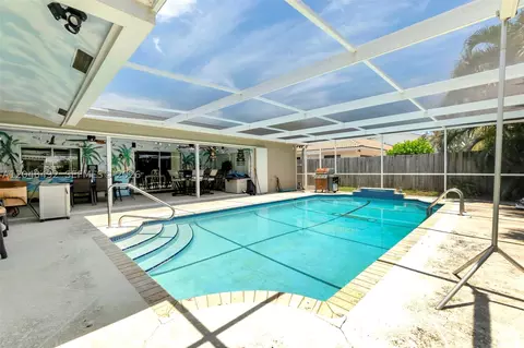 Exterior - 2480 NE 46th St, Lighthouse Point, FL 33064 photo 4 of 6