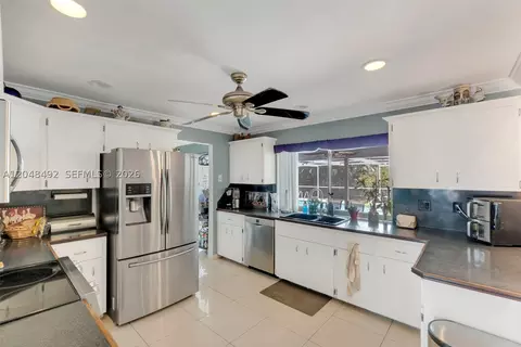 Kitchen - 2480 NE 46th St, Lighthouse Point, FL 33064 photo 7 of 7
