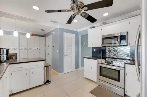 Kitchen - 2480 NE 46th St, Lighthouse Point, FL 33064 photo 5 of 7