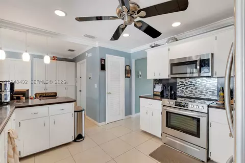 Kitchen - 2480 NE 46th St, Lighthouse Point, FL 33064 photo 6 of 7