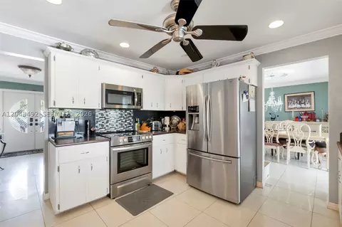 Kitchen - 2480 NE 46th St, Lighthouse Point, FL 33064 photo 2 of 7