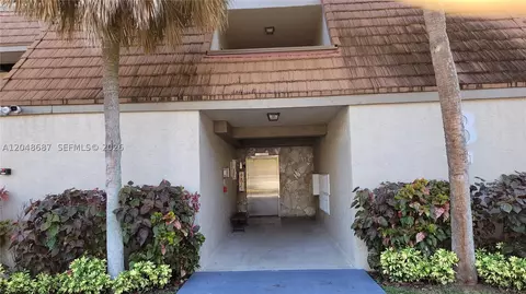 461 Ives Dairy Rd #204-2, Miami, FL 33179