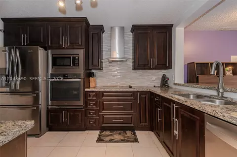 11733 NW 11th St, Pembroke Pines, FL 33026