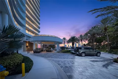 2800 Island Blvd #302, Aventura, FL 33160