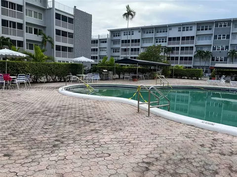 410 SE 2nd St #408, Hallandale Beach, FL 33009