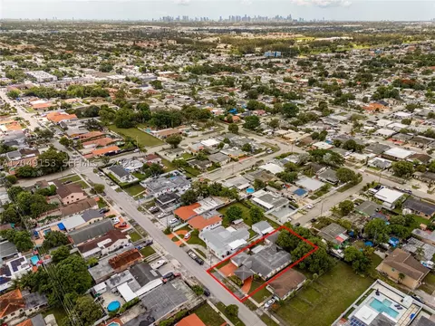 View/Area - 292 W 39th Pl, Hialeah, FL 33012 photo 2 of 5