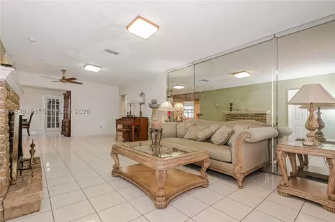Living - 292 W 39th Pl, Hialeah, FL 33012 photo 1 of 6