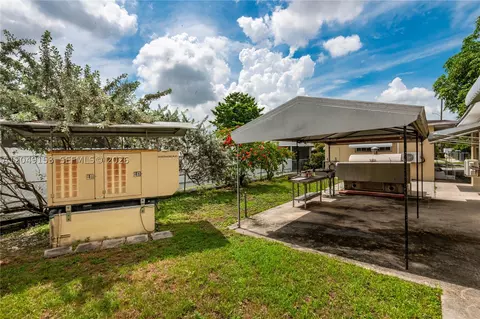 Exterior - 292 W 39th Pl, Hialeah, FL 33012 photo 5 of 6