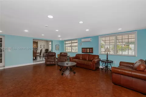 Living - 292 W 39th Pl, Hialeah, FL 33012 photo 5 of 6