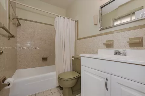 Bath - 292 W 39th Pl, Hialeah, FL 33012 photo 1 of 3