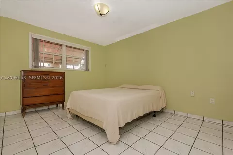 Bedroom - 292 W 39th Pl, Hialeah, FL 33012 photo 1 of 8