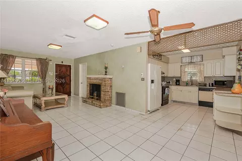 Living - 292 W 39th Pl, Hialeah, FL 33012 photo 3 of 6