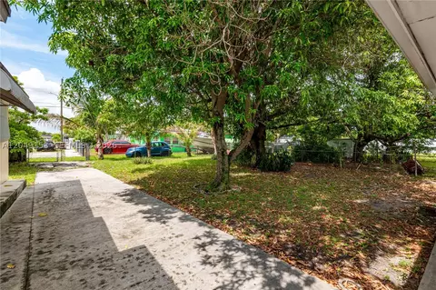 Exterior - 292 W 39th Pl, Hialeah, FL 33012 photo 1 of 6