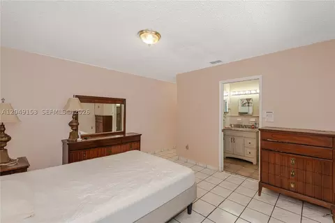 Bedroom - 292 W 39th Pl, Hialeah, FL 33012 photo 8 of 8