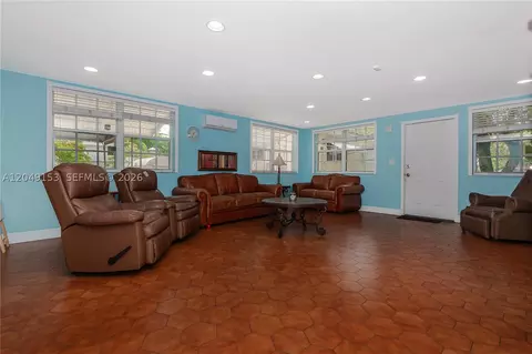Living - 292 W 39th Pl, Hialeah, FL 33012 photo 4 of 6