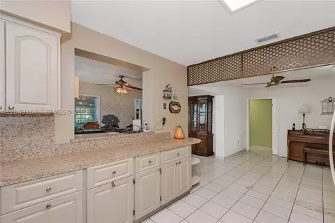 Kitchen - 292 W 39th Pl, Hialeah, FL 33012 photo 3 of 4