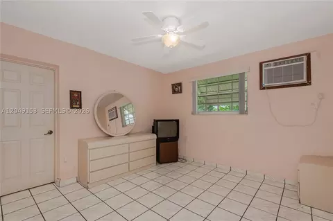 Bedroom - 292 W 39th Pl, Hialeah, FL 33012 photo 5 of 8
