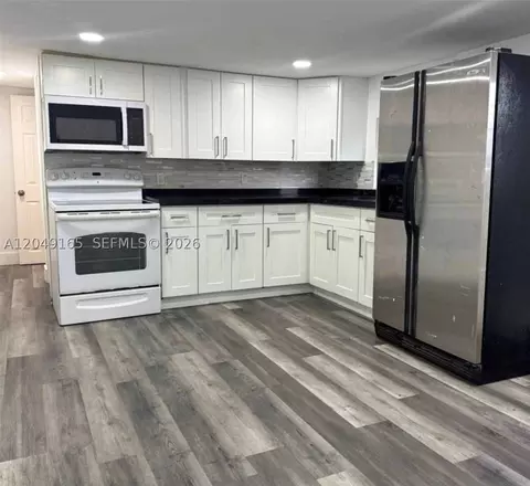 2780 NW 29th Ct, Oakland Park, FL 33311
