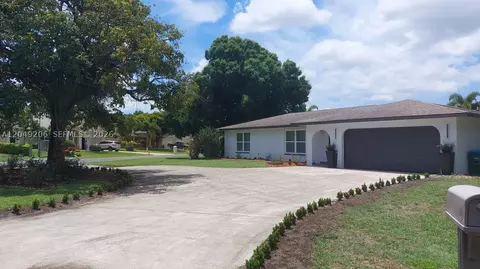 320 SE 15 Pl, Cape Coral, FL 33990