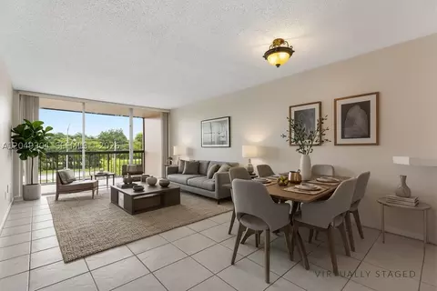 10425 SW 112th Ave #302, Miami, FL 33176
