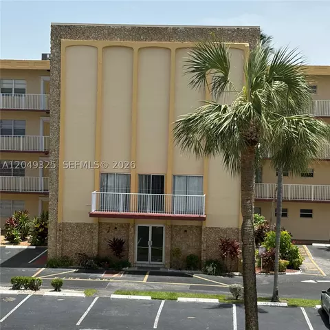 3940 NW 42nd Ave #313, Lauderdale Lakes, FL 33319