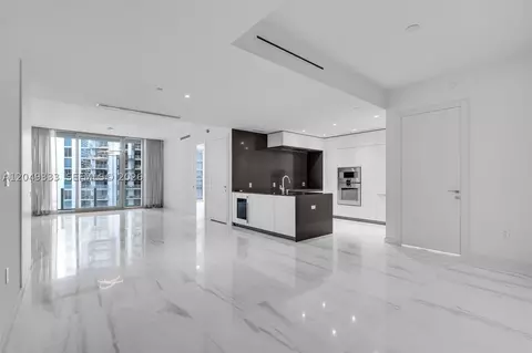 300 Biscayne Boulevard Way #3009W, Miami, FL 33131