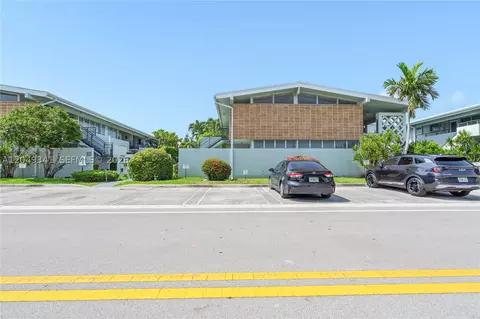 1070 98th St #14, Bay Harbor Islands, FL 33154