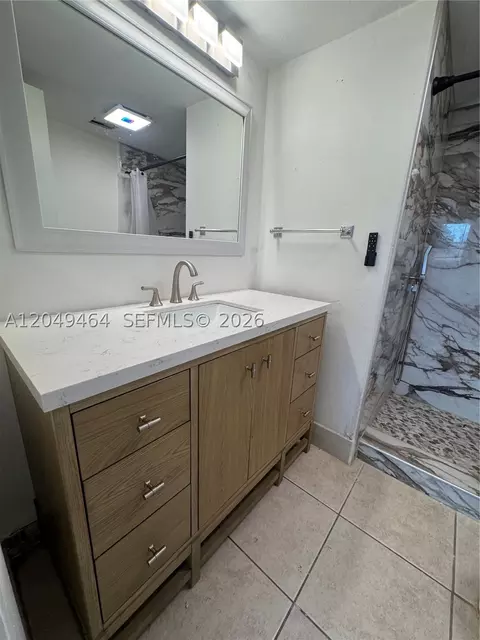 8500 Sunrise Lakes Blvd #103, Sunrise, FL 33322