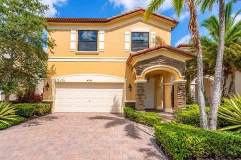 8850 NW 99th Path, Doral, FL 33178