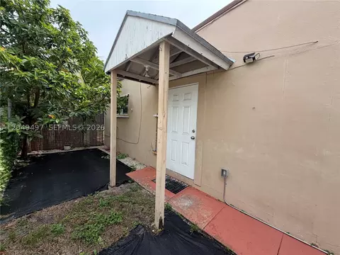 Exterior - 1061 E 20th St, Hialeah, FL 33013 photo 8 of 8