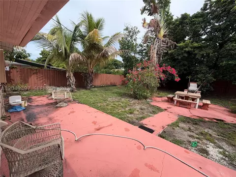 Exterior - 1061 E 20th St, Hialeah, FL 33013 photo 3 of 8