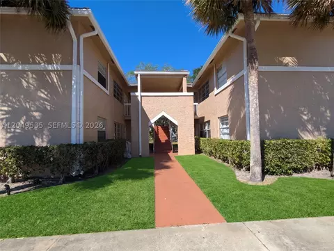 807 Twin Lakes Dr #32-G, Coral Springs, FL 33071