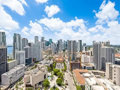 121 NE 5th St #3703, Miami, FL 33132