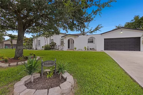 15940 SW 283rd St, Homestead, FL 33033