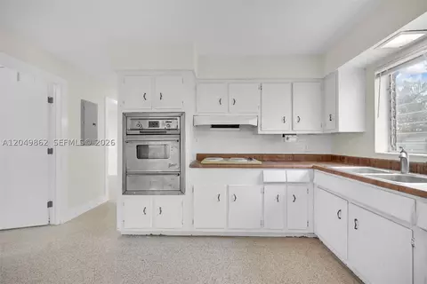 Kitchen - 1380 W 60th Ter, Hialeah, FL 33012 photo 2 of 3
