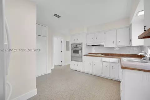 Kitchen - 1380 W 60th Ter, Hialeah, FL 33012 photo 1 of 3