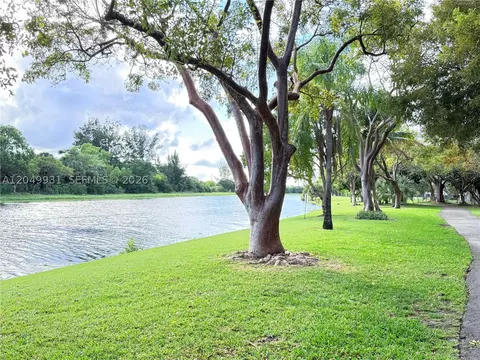 2206 S Cypress Bend Dr #508, Pompano Beach, FL 33069