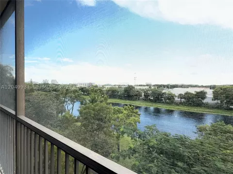 2206 S Cypress Bend Dr #508, Pompano Beach, FL 33069