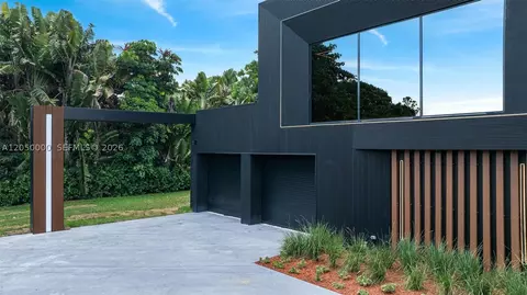 Exterior - 13500 SW 69th Ave, Pinecrest, FL 33156 photo 24 of 25