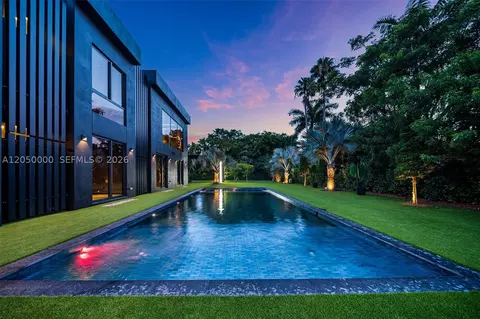 Exterior - 13500 SW 69th Ave, Pinecrest, FL 33156 photo 7 of 25