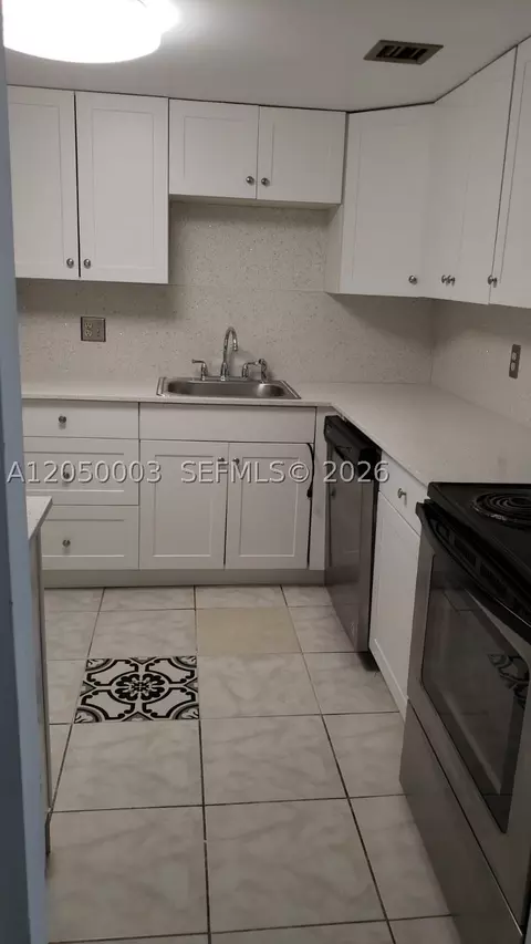 500 Executive Center Dr #4E, West Palm Beach, FL 33401
