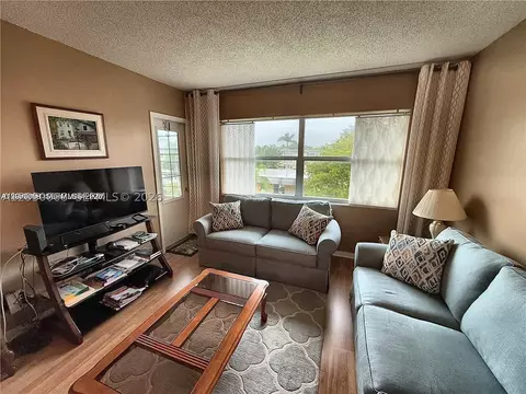 4441 NW 16th St #J308, Lauderhill, FL 33313