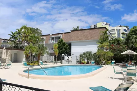 9611 SW 77th Ave #306A, Miami, FL 33156