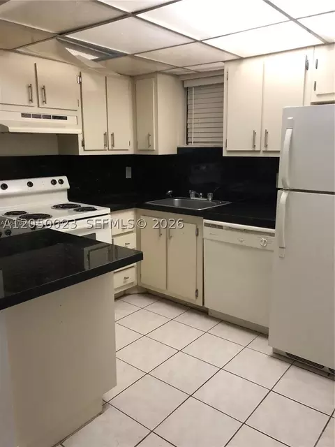 8290 Lake Dr #349, Doral, FL 33166