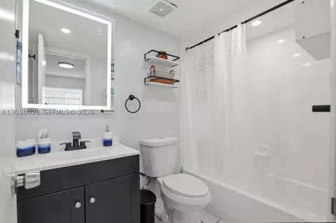 Bath - Undisclosed, Hialeah, FL 33012 photo 1 of 2