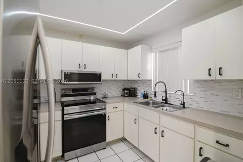 Kitchen - Undisclosed, Hialeah, FL 33012 photo 2 of 3