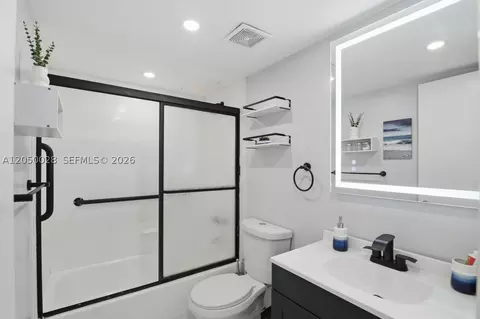 Bath - Undisclosed, Hialeah, FL 33012 photo 2 of 2