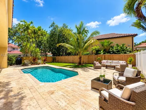 9833 NW 5th Ct, Plantation, FL 33324