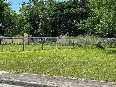 566 NW 22nd St, Miami, FL 33127