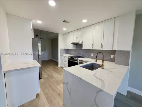 16301 Malibu Dr #79, Weston, FL 33326